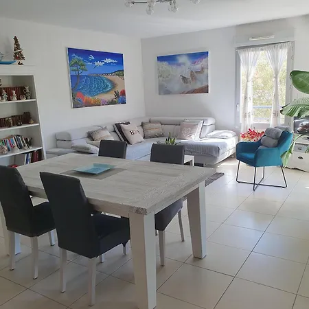Apartment 3 Pieces,terrasse, Parking Prive Centre 800m Des Plages. Saint-Raphael (Var)