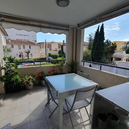 3 Pieces,terrasse, Parking Prive Centre 800m Des Plages. *